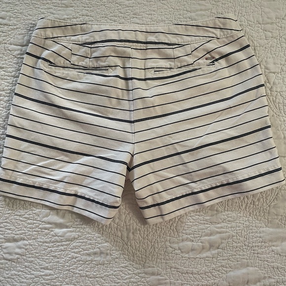 Tommy Hilfiger White & Navy Denim Shorts Size 6 - Picture 2 of 3